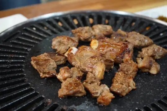한입 크기로 자른 양념 갈비